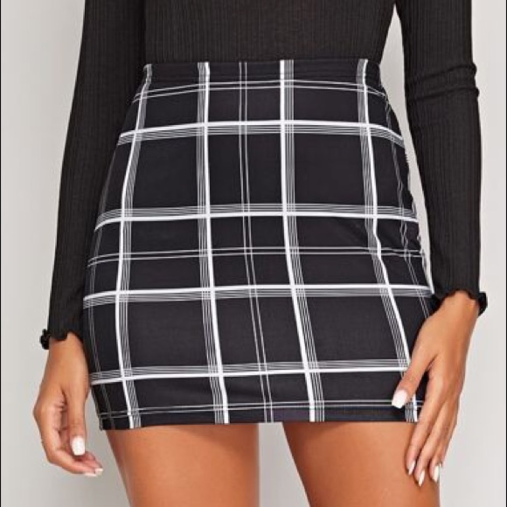 NWT PLAID  SKIRT